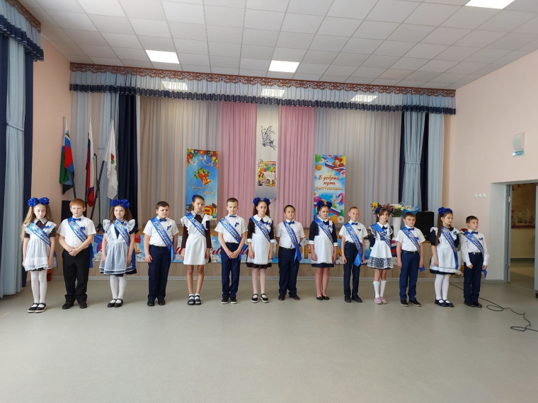 Праздник прощания с начальной школой.